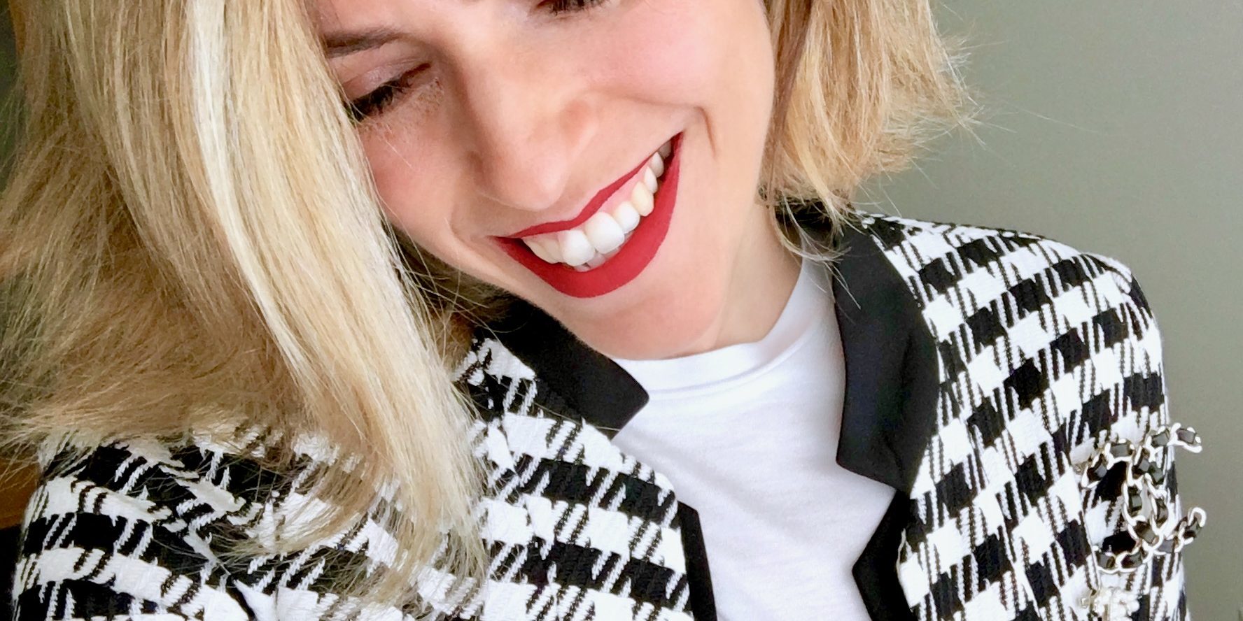 5 Ways To Make A White T-Shirt Look Cool_makeup