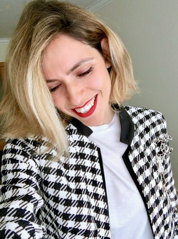 5 Ways To Make A White T-Shirt Look Cool_makeup